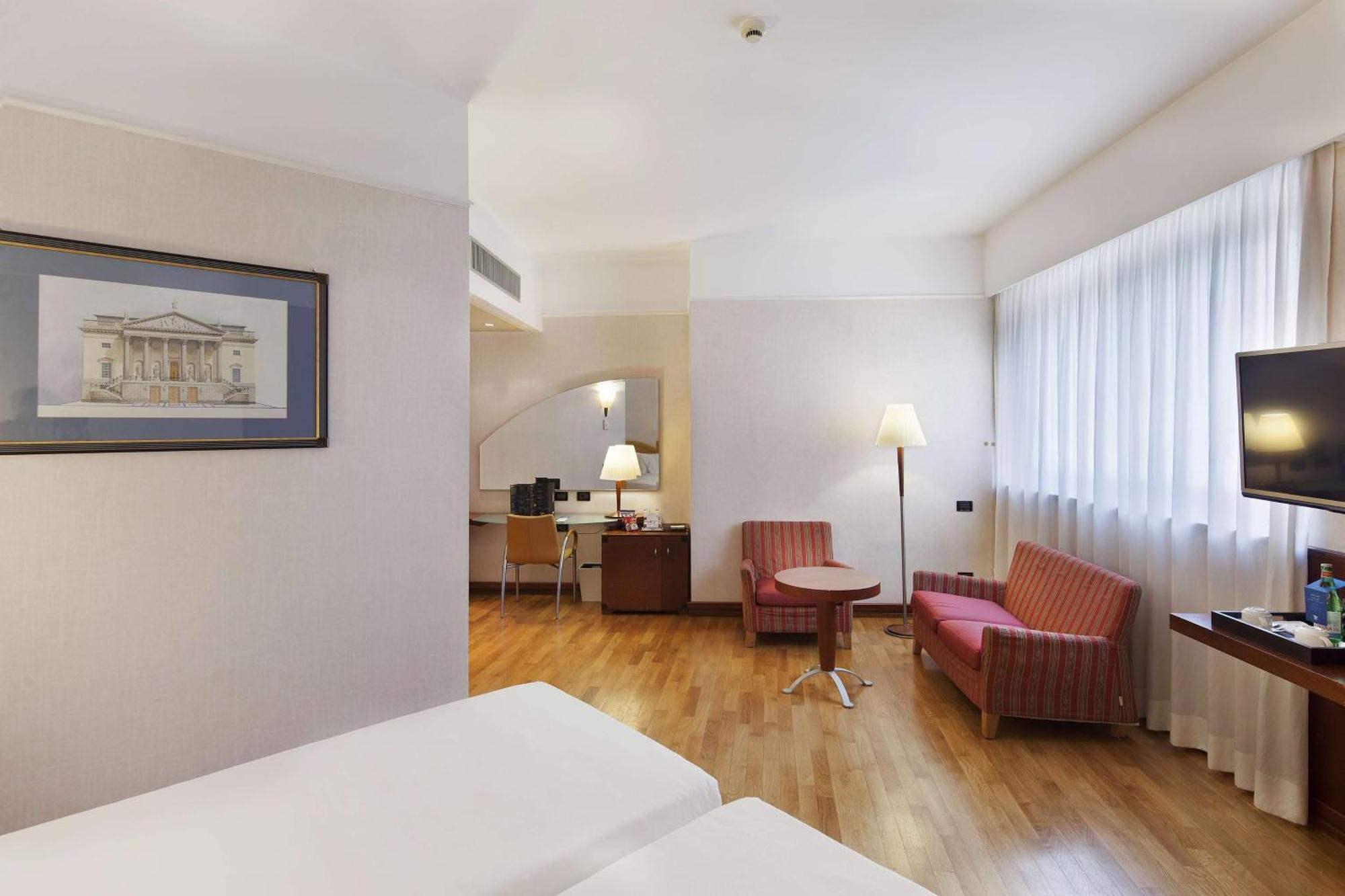 Nh Milano Machiavelli Hotel Ngoại thất bức ảnh